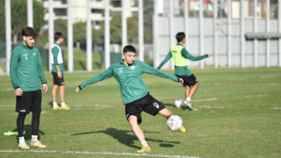 TFF 2'nci Lig Beyaz Grup'ta mücadele eden Bursaspor, ligin 13'üncü