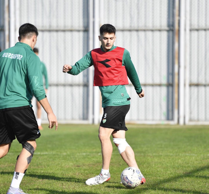 Bursaspor İnegölspor maçına hazırlanıyor TFF 2'nci Lig Beyaz Grup'ta mücadele eden Bursaspor, ligin 11'inci