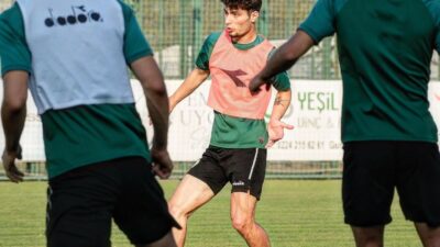 BURSASPOR SON ANTRENMANINI MİNARELİÇAVUŞ TESİSLERİ’NDE YAPTI. TAKTİK AĞIRLIKLI YAPILAN İDMANDA