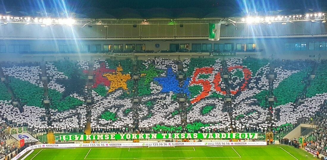 Bursaspor taraftarları yönetime dava açtı Bursaspor taraftarı, olağanüstü kongreye gidilmesi amacıyla topladığı imzalara itiraz eden
