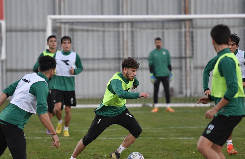 Bursaspor’da 24 Erzincanspor maçı hazırlıkları TFF 2'nci Lig Beyaz Grup'ta mücadele eden Bursaspor, ligin 12'inci