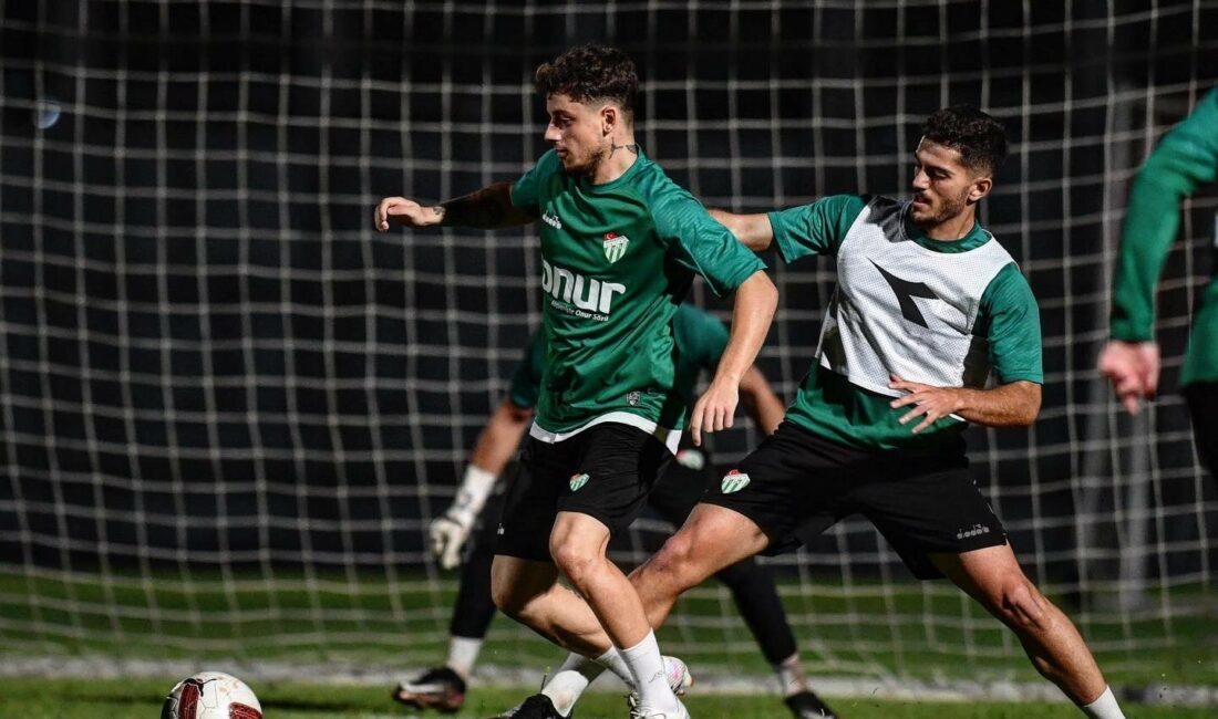 Bursaspor, Karacabey Belediye Spor hazırlıklarını sürdürüyor Bursaspor, TFFf 2. Lig’in 2. haftasında deplasmanda oynayacağı, bir başka