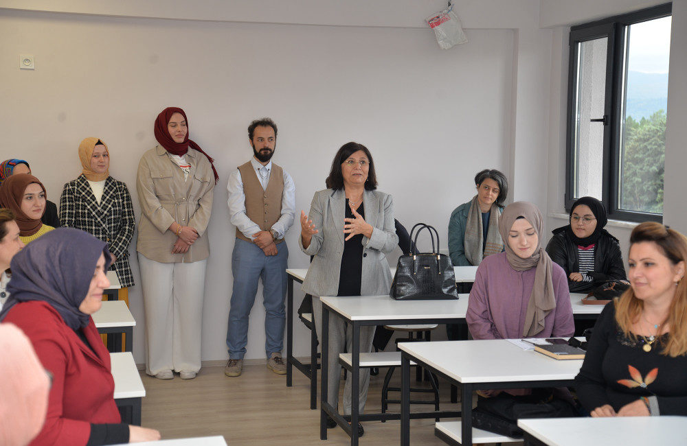 BUÜ’de Geleneksel Türk Sanatları Bölümü’nde ilk ders heyecanı Bursa Uludağ Üniversitesi (BUÜ) Güzel Sanatlar Fakültesi'nde bu yıl ilk