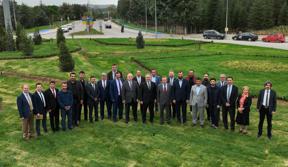 Büyükşehir belediyesi üniversitenin girişini güzelleştiriyor