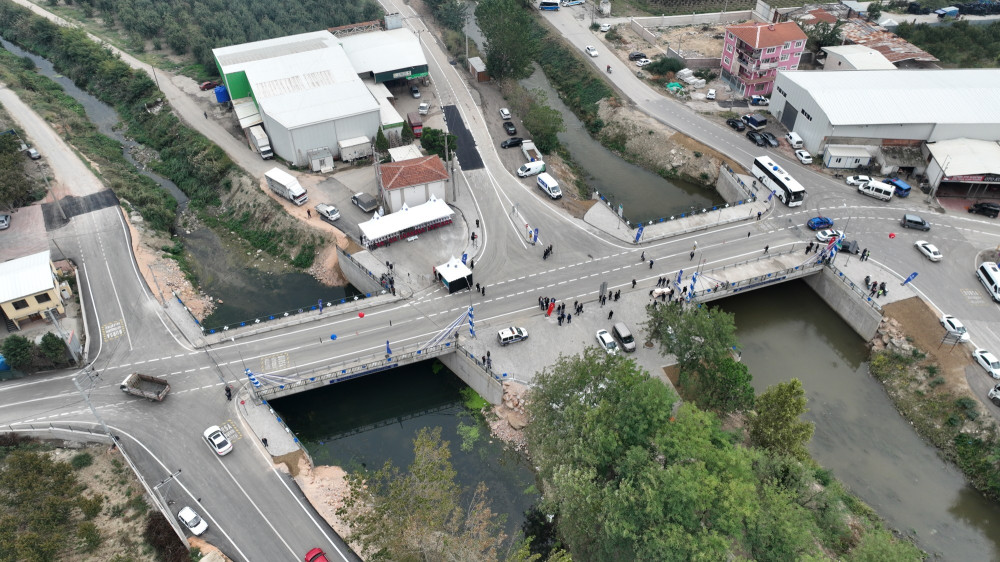 Büyükşehirin inşa ettiği köprüler trafiğe açıldı