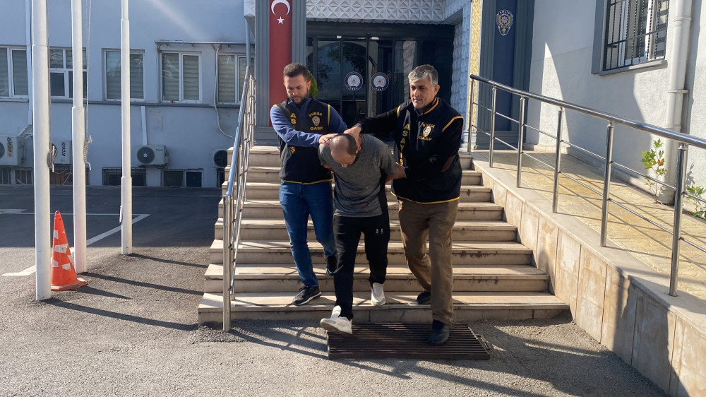 Çalmaya çalıştığı motosikletin sahibine bıçak çeken zanlı yakalandı