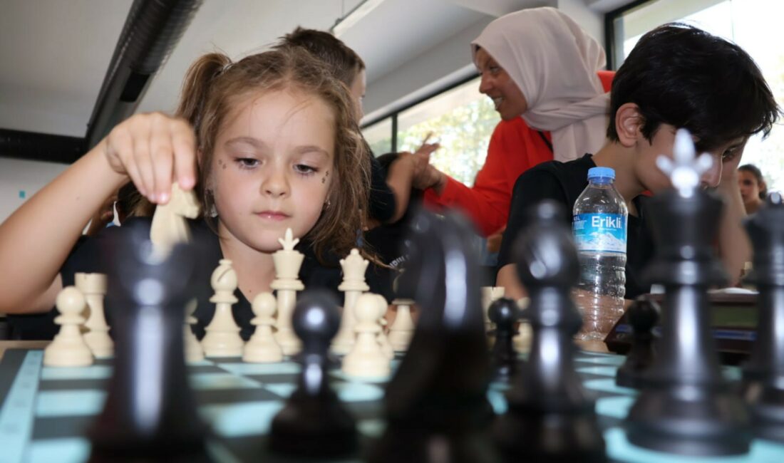 Yıldırım Belediyesi satranç turnuvası düzenledi Yıldırım Belediyesi 30 Ağustos Zafer Bayramı dolayısıyla satranç turnuvası düzenledi.