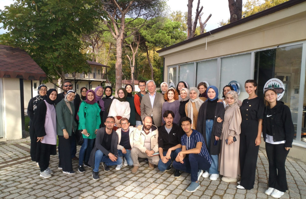 Bursa’da “Edebiyat ve Yazı Kampı” tamamlandı Bursa Büyükşehir Belediyesi, şehrin kültür sanat hayatına değer katacak faaliyetlerle