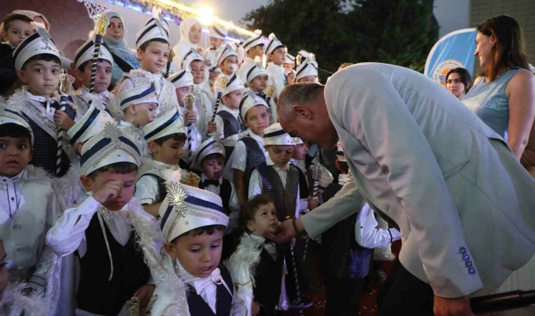 Gemlik Belediyesi’nden toplu sünnet şöleni GEMLİK BELEDİYESİ TARAFINDAN DÜZENLENEN ETKİNLİKLE TOPLAM 100 ÇOCUK SÜNNET OLDU.