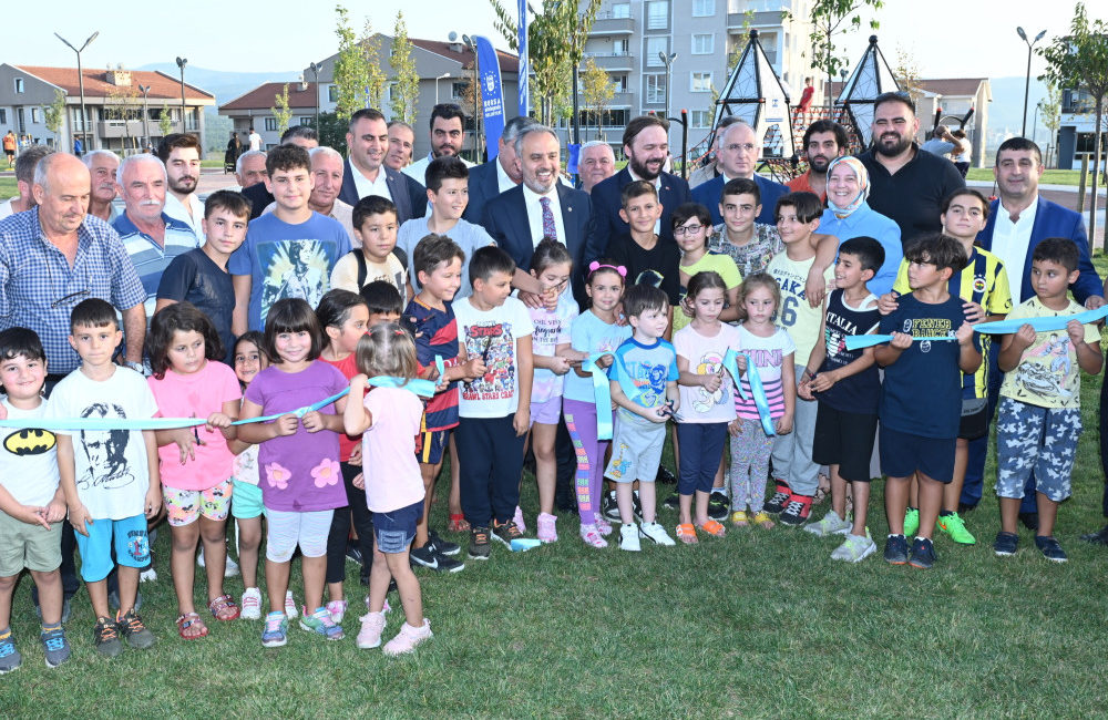 Göçmen Konutları Parkı vatandaşların hizmetine açıldı Bursa Büyükşehir Belediyesi tarafından Nilüfer Kurtuluş Mahallesi'nde inşa edilen Göçmen