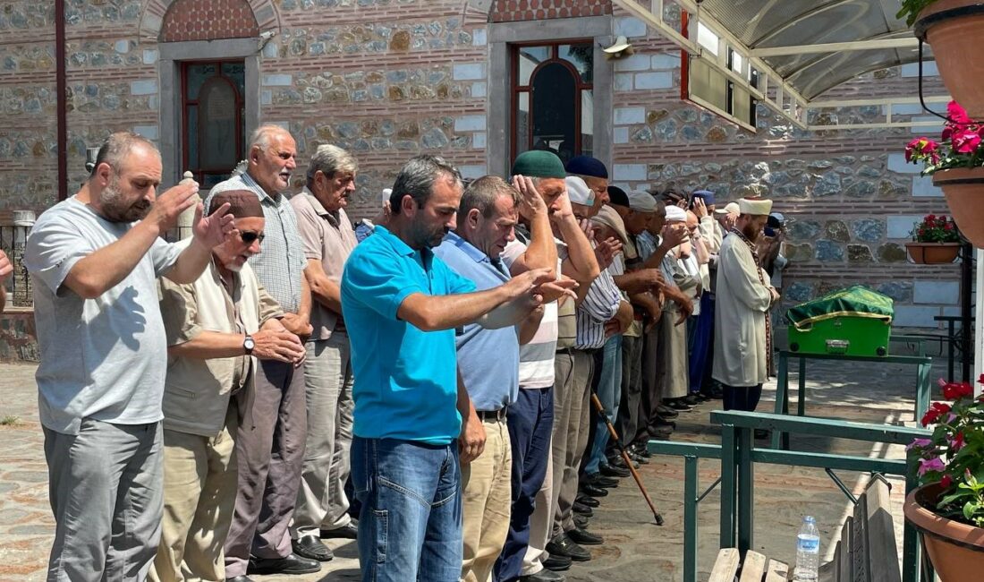 İstanbul’da “kısa mesafe” yüzünden öldürülen Faslı İznik’te defnedildi İstanbul’da evine gitmek için durdurduğu taksinin şoförü tarafından “kısa mesafe”
