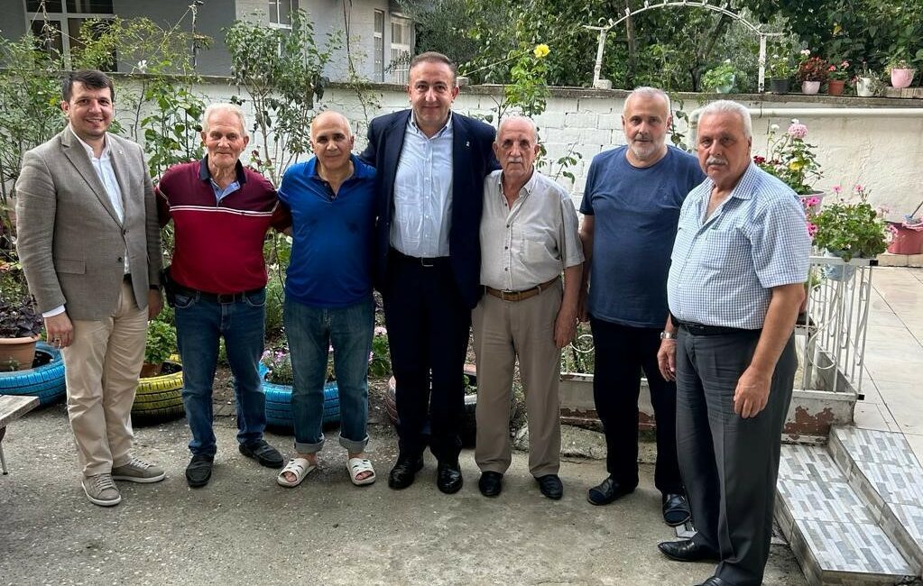 Kuruluşun 22’inci yılında 22 yıllık üyelere vefa ziyareti AK PARTİ OSMANGAZİ İLÇE BAŞKANI UFUK CÖMEZ, PARTİSİNİN KURULUŞ YILDÖNÜMÜNÜ