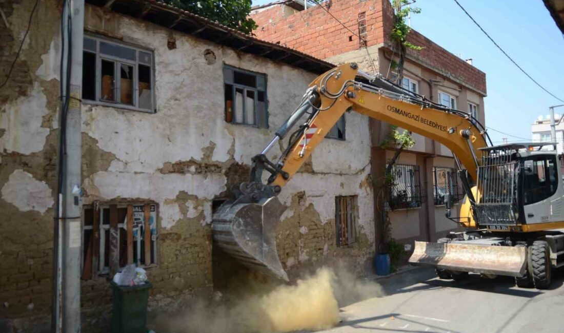 Karacabey’deki metruk binalar yıkılıyor Karacabey Belediyesi, ilçedeki metruk binalarda yıkım çalışması gerçekleştiriyor.