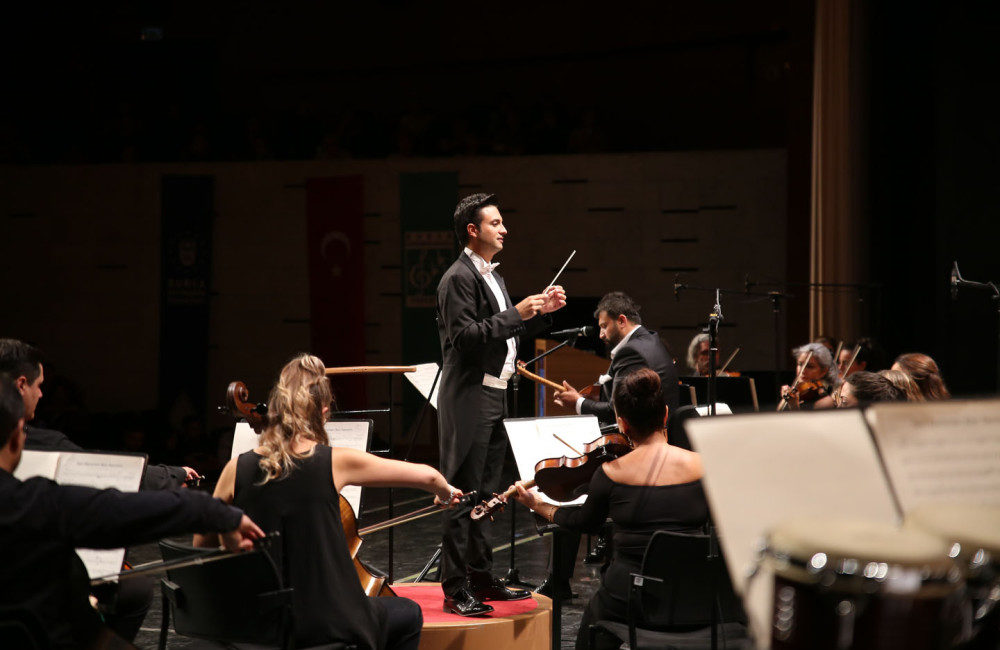 Neşet Ertaş Bursa’da senfoni konseriyle anıldı "Bozkırın Tezenesi" usta sanatçı Neşet Ertaş'ın vefatının 10'uncu yıl dönümü
