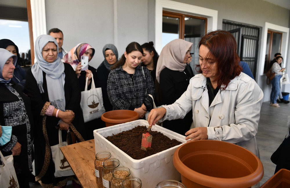 Osmangazi Belediyesi, tarımsal faaliyet dışında kalan vatandaşların da üretim içerisinde