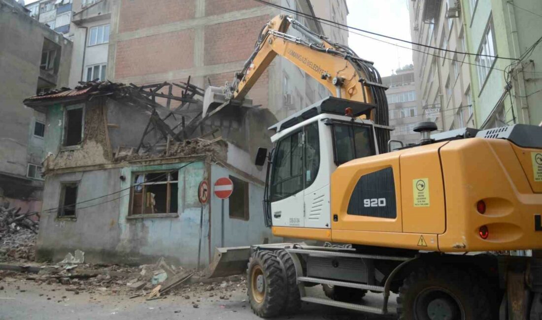 OSMANGAZİ BELEDİYESİ, VATANDAŞLARIN CAN GÜVENLİĞİNİ TEHDİT ETMESİNİN YANI SIRA KENT