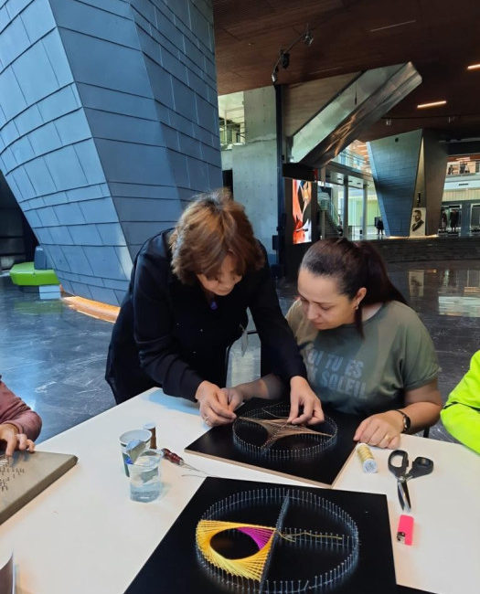 OSMEK’ten kursiyerlere “String Art” eğitimi Osmangazi Belediyesi Meslek Edindirme Kursları'nda (OSMEK), düzenlenen eğitimde katılımcılara "string