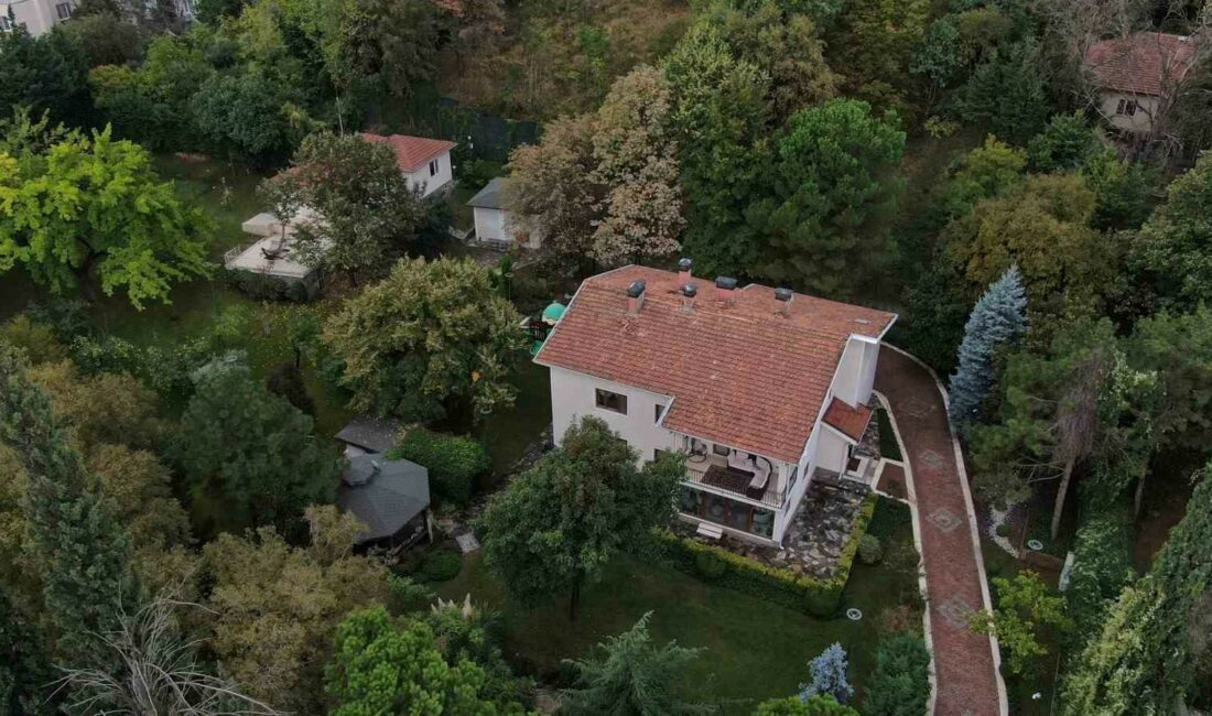 Bursa’da Mevlidi Şerif Yazarı Süleyman Çelebi Hazretleri’nin türbesinin yanıbaşında 63