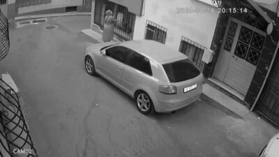 Bursa’da bir ev sahibi yıkadığı çamaşırları kurutmak için zemin kattaki