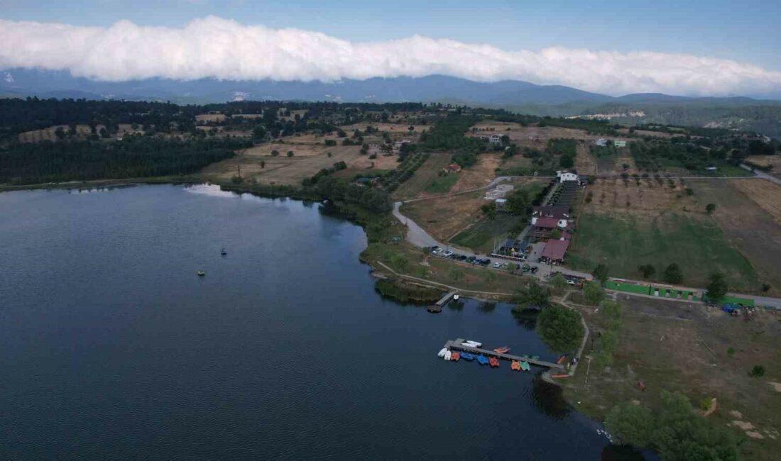Uludağ’ın eteklerindeki gizli cennet yerli ve yabancı turistlerin ilgisini çekiyor Uludağ’ın güney yamaçlarındaki Keles’e bağlı Gököz Göleti yıl boyunca turist
