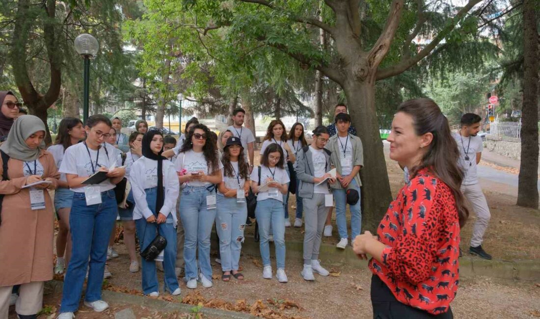 Peyzaj öğrencilerinden Bursa’da inceleme gezisi BURSA’NIN DÖRT BİR TARAFINDA PEYZAJ DÜZENLEME ÇALIŞMALARI YÜRÜTEREK ŞEHRİ DAHA
