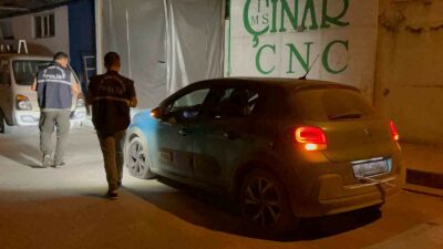 Bursa'da bir sürücünün, polisin dur ihtarına uymayıp kaçtığı anlar kameralara