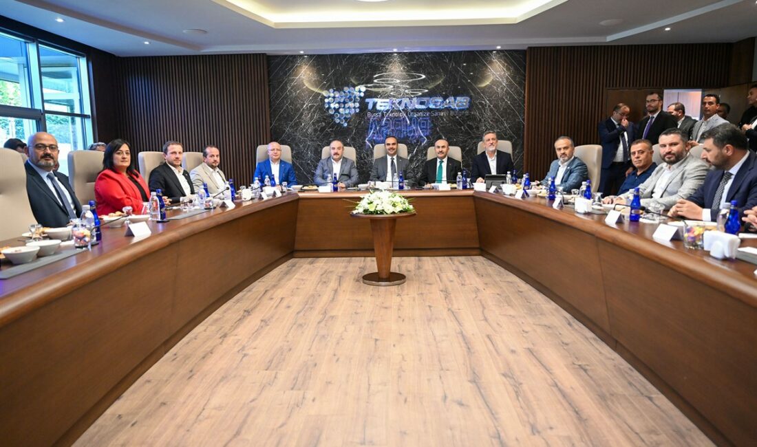 Sanayi ve Teknoloji Bakanı Kacır TEKNOSAB’ı ziyaret etti Sanayi ve Teknoloji Bakanı Mehmet Fatih Kacır, Bursa Teknoloji Organize