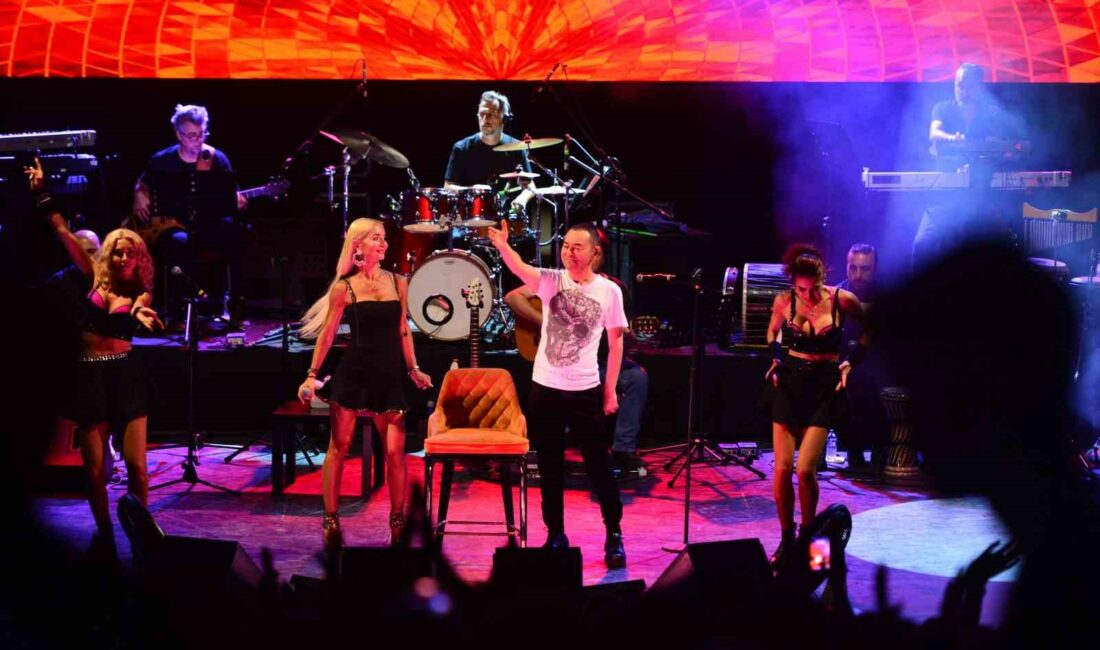 Serdar Ortaç Bursa’da açıkladı: “Artık bekar ve dullara şarkı okuyacağım” ÜNLÜ ŞARKICI SERDAR ORTAÇ, TÜRKİYE TURNESİ ÇERÇEVESİNDE BURSA AÇIKHAVA SAHNESİNDE