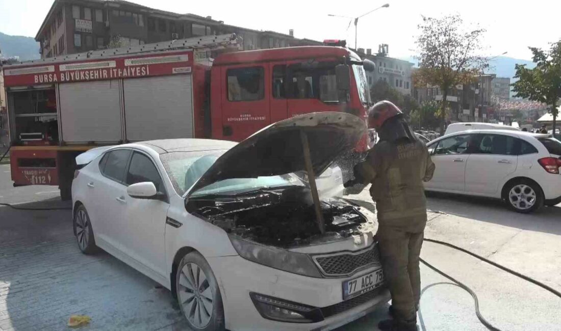 Seyir halindeki otomobil alev alev yandı BURSA’DA MEYDANA GELEN OLAYDA OTOMOBİLİ İLE BİRLİKTE SEYİR HALİNDE İLERLEYEN