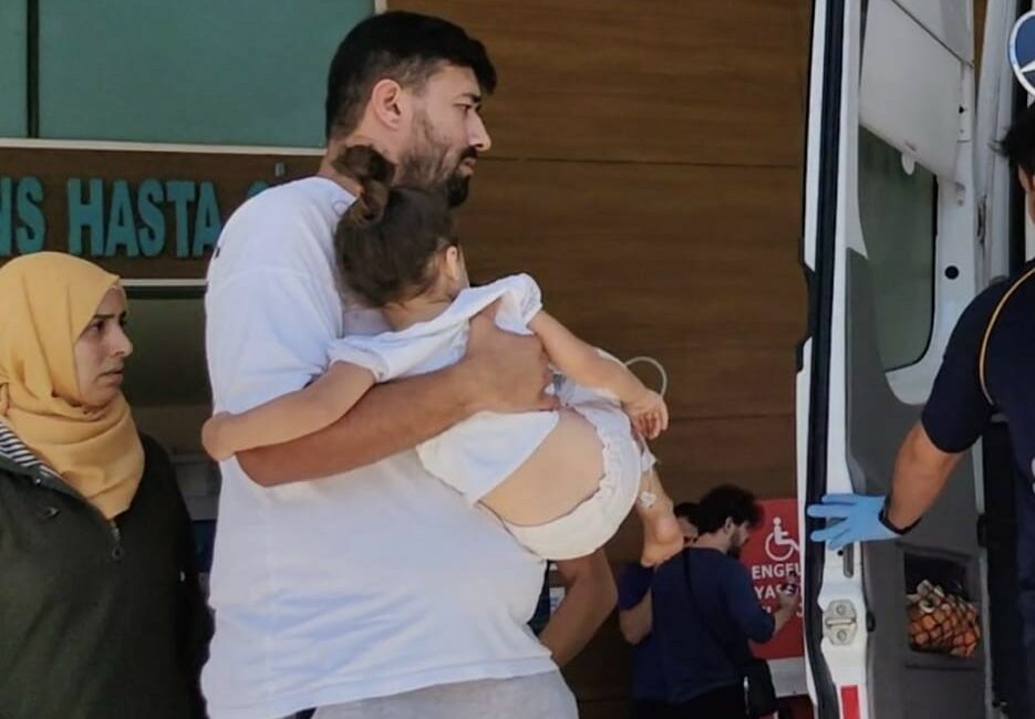 Sirke ruhu içen çocuk hastanelik oldu Bursa’nın İnegöl ilçesinde, buzdolabında bulunan sirke ruhunu içen 3 yaşındaki