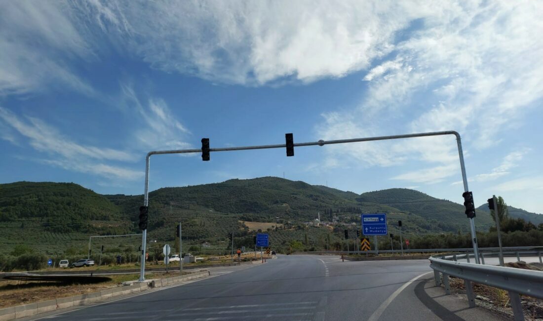 Bursa’da ölüm kavşağına sinyalizasyon kuruluyor Bursa'nın Gemlik ilçesinde, sık sık trafik kazalarının yaşandığı TOGG fabrikası