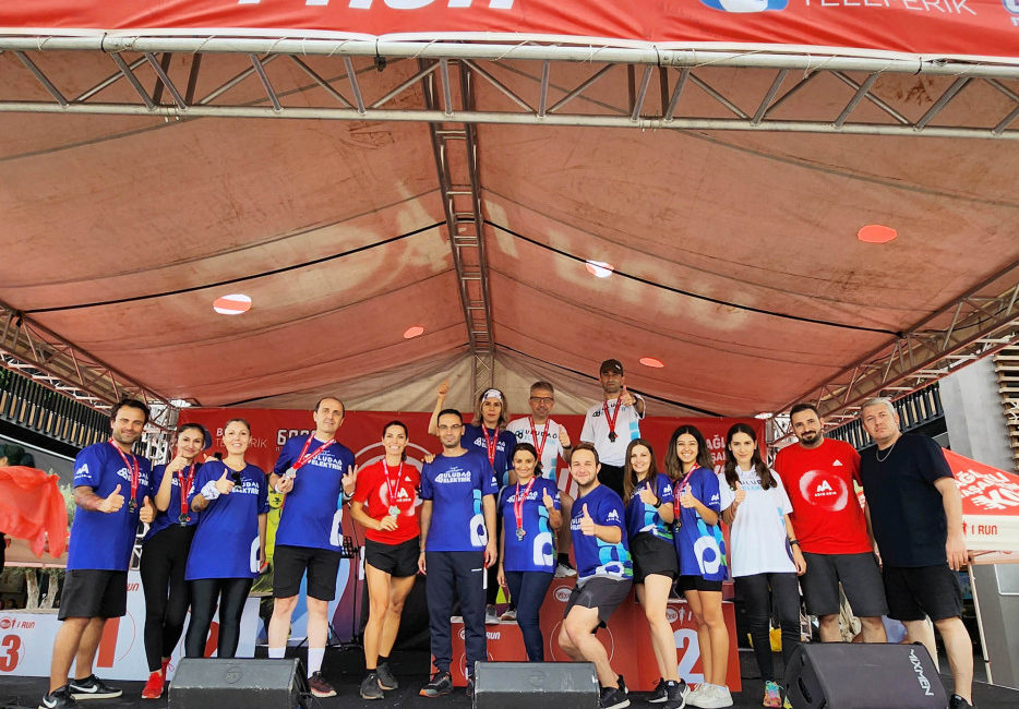Uludağ Elektrik, Bursa'da düzenlenen Eker I Run Koşusu’nda sporseverlerle bir