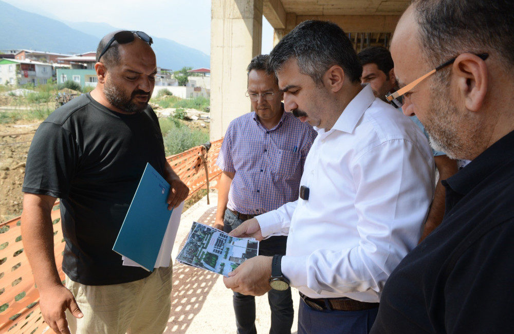 Yıldırım’da engelsiz yaşam merkezi gün sayıyor Bursa Yıldırım Belediye Başkanı Oktay Yılmaz, yapımı devam eden Makbule-Tevfik