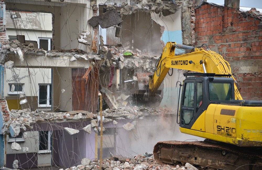 Yıldırım’da yılbaşından bu yana onlarca kaçak yapı yıkıldı Bursa'nın Yıldırım ilçesinde, belediye ekiplerince kaçak olduğu tespit edilen yapılar