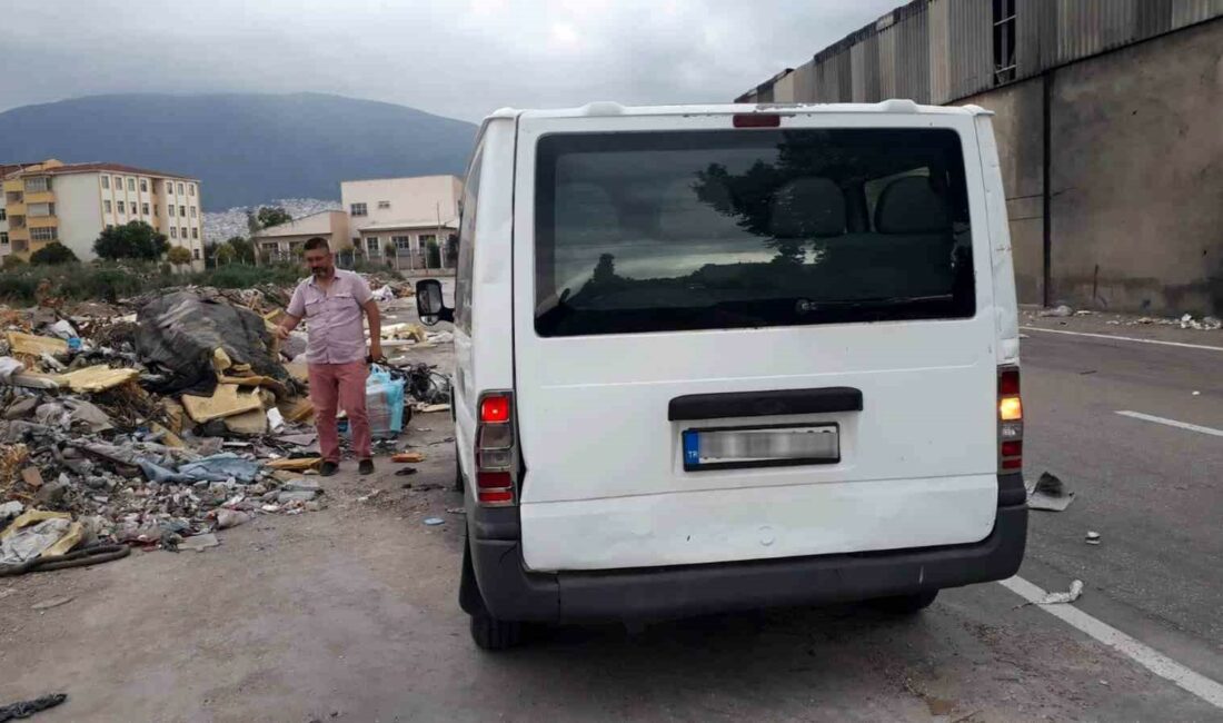 Osmangazi Belediyesi kaçak moloz dökenlere cezai işlem uyguladı Osmangazi Belediyesi, ilçenin çeşitli noktalarına kaçak moloz dökerek görüntü ve
