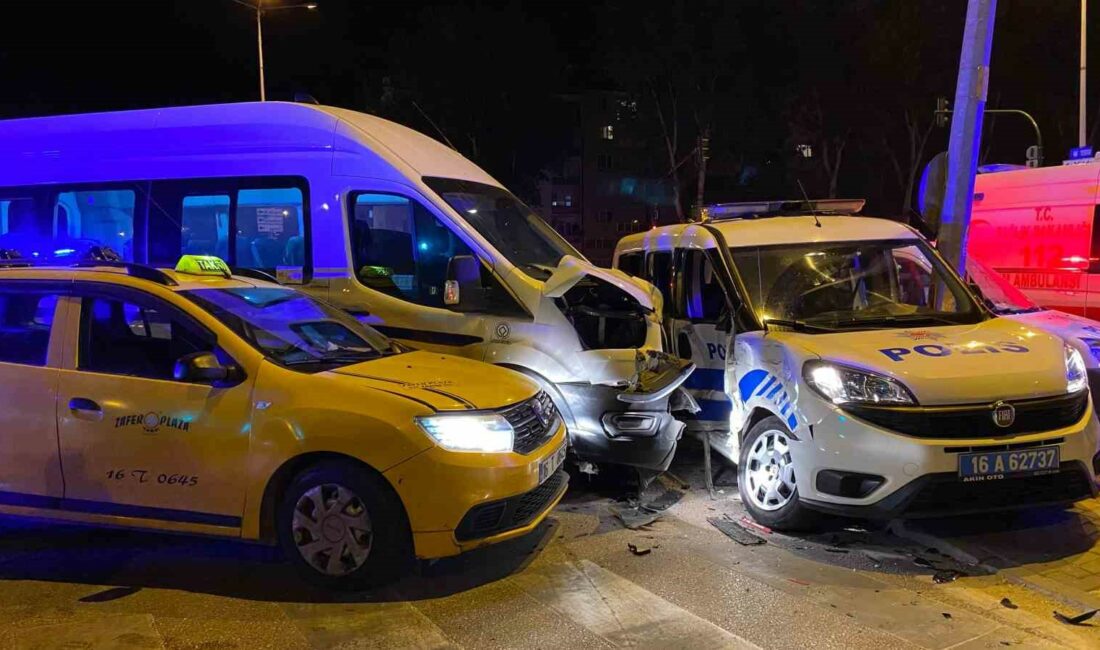Bursa'nın Osmangazi ilçesinde meydana gelen trafik kazasında 3'ü polis 6