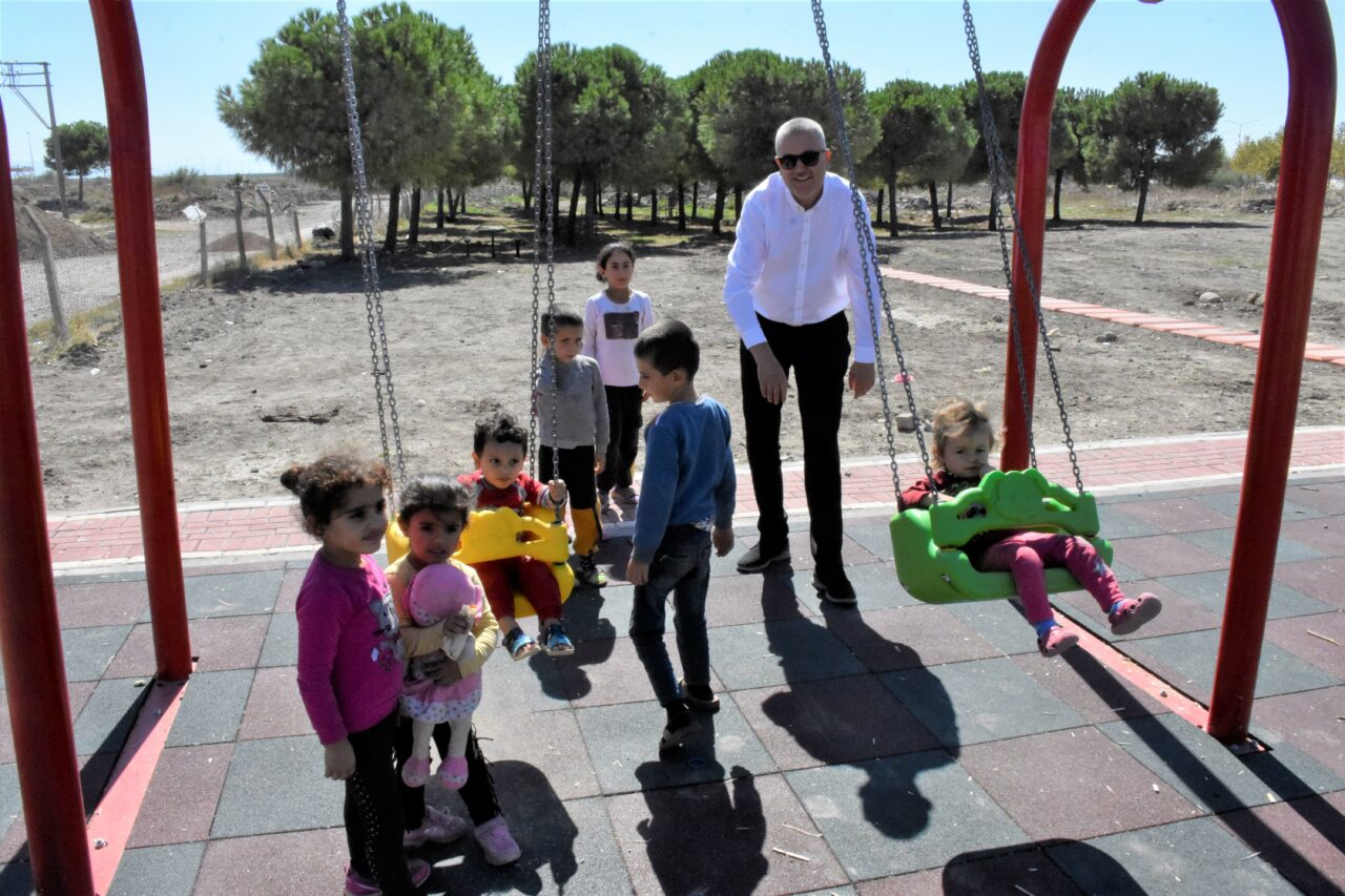 Karacabey Belediyesi, ilçedeki sosyal alanları arttırıyor.