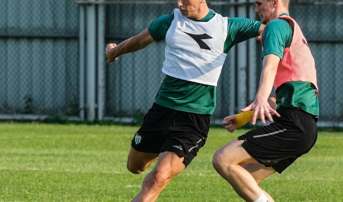 Bursaspor, ligin üçüncü haftasında sahasında oynayacağı Ankaraspor maçı hazırlıklarına başladı.