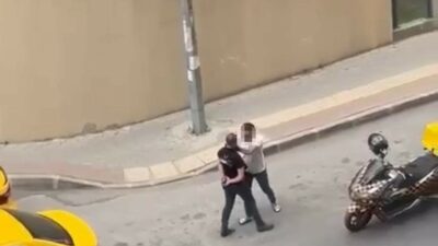 Bursa’nın Osmangazi ilçesinde, bir motosikletli kurye trafikte trafikte tartıştıktan sonra