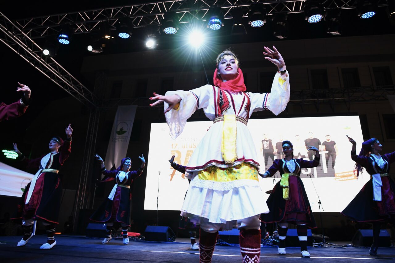 Osmangazi Belediyesi’nin destekleriyle bu yıl 17’incisi gerçekleşen Balkan Festivali, büyük