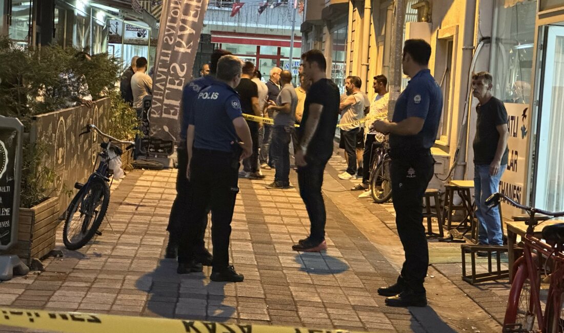 Tekirdağ’da kahvehaneye silahlı baskın Tekirdağ'ın Muratlı ilçesindeki bir kahvehaneye silahla saldıran şüpheliler bir kişiyi