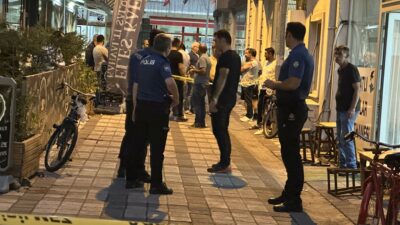 Tekirdağ'ın Muratlı ilçesindeki bir kahvehaneye silahla saldıran şüpheliler bir kişiyi