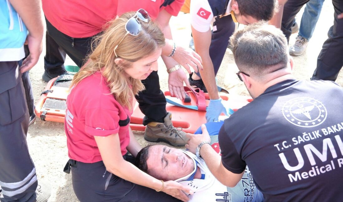 Attan düşen cirit sporcusu yaralandı Bilecik’in Söğüt ilçesinde gösteri yaparken attan düşen cirit oyuncusu yaralandı.