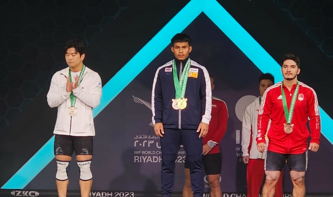 Muhammed Furkan Özbek, halterde göğsümüzü kabarttı Milli sporcu Muhammed Furkan Özbek, Dünya Büyükler Halter Şampiyonası'nda üçüncü