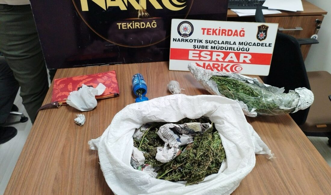 Tekirdağ’da esrar operasyonu Tekirdağ Emniyet Müdürlüğü ekiplerince gerçekleştirilen operasyonda 1 kilogram esrar yakalandı.