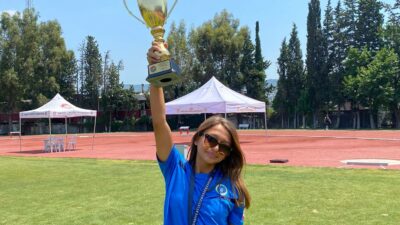 Bursa Büyükşehir Belediyespor Kulübü sporcuları, İzmir’de gerçekleştirilen U20 Atletizm Türkiye