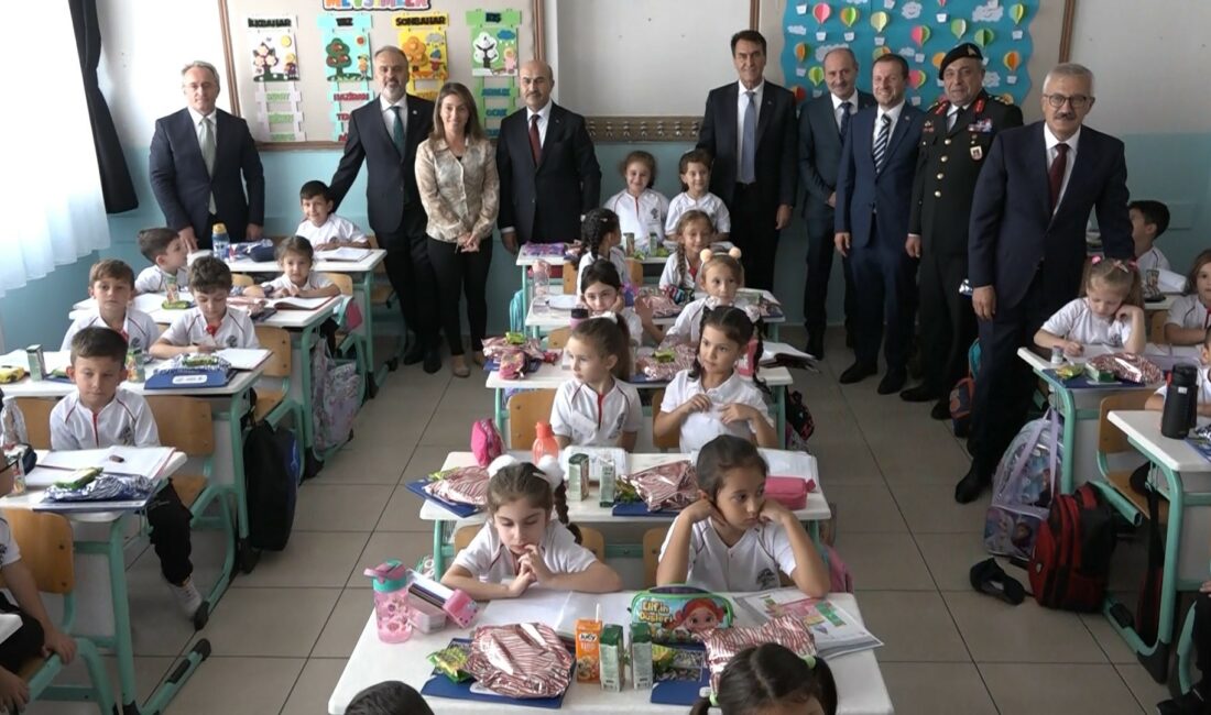 Bursa’da binlerce öğrenci ders başı yaptı Bursa'da 2023-2024 eğitim öğretim yılında 620 bin 324 öğrenci ders