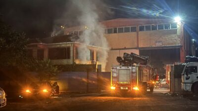 Tekirdağ'ın Muratlı ilçesindeki bir hurda deposunda tüp patlaması nedeniyle yangın
