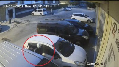 Bursa'nın Osmangazi ilçesinde, bir şüphelinin park halindeki araçtan gerçekleştirdiği hırsızlık