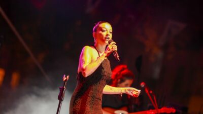 Ünlü şarkıcı Melike Şahin, 30. Uluslararası Gemlik Zeytini Festivali'nde sahne